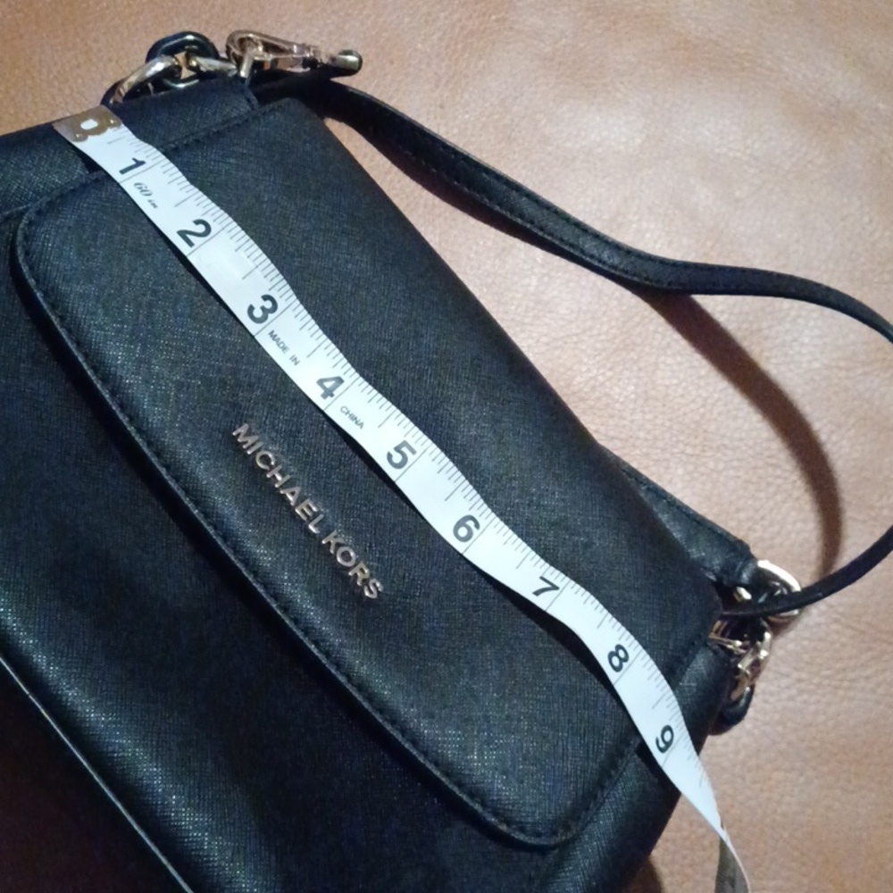 > Michael KORS Elegant Black Shoulder Bag - Picture 10 of 11